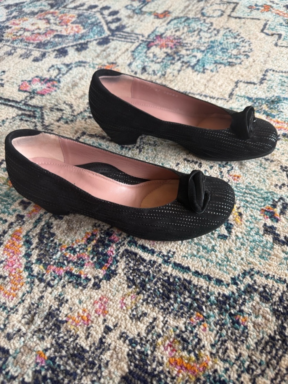 BEAUTIFEEL Dona Pump Black Trateggio Suede Floral Rosette Comfort Low Heel